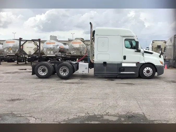 2021 Freightliner Cascadia 126