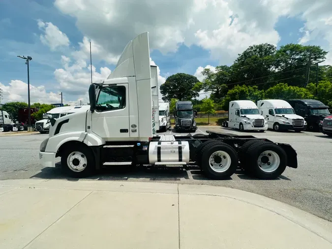 2018 Volvo VNL64T300