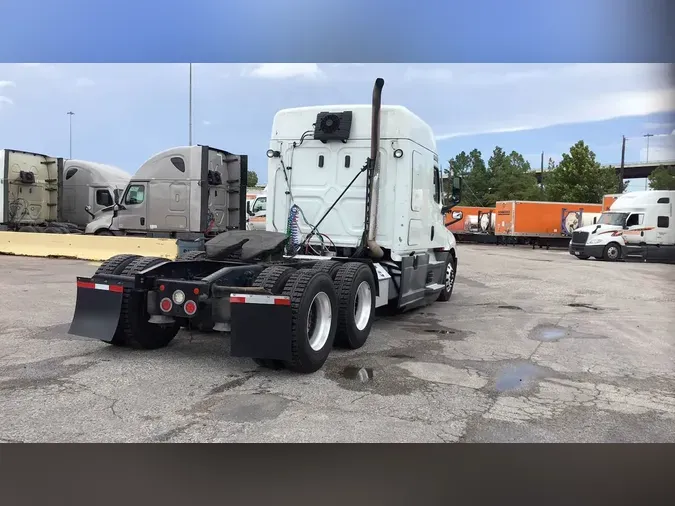 2021 Freightliner Cascadia 126
