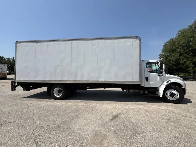 2022 Freightliner Business Class M2 106