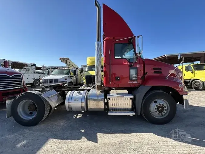 2013 MACK PINNACLE CXU612