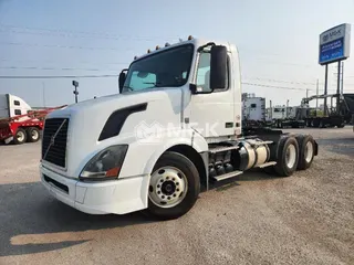 2017 VOLVO VNL64T300