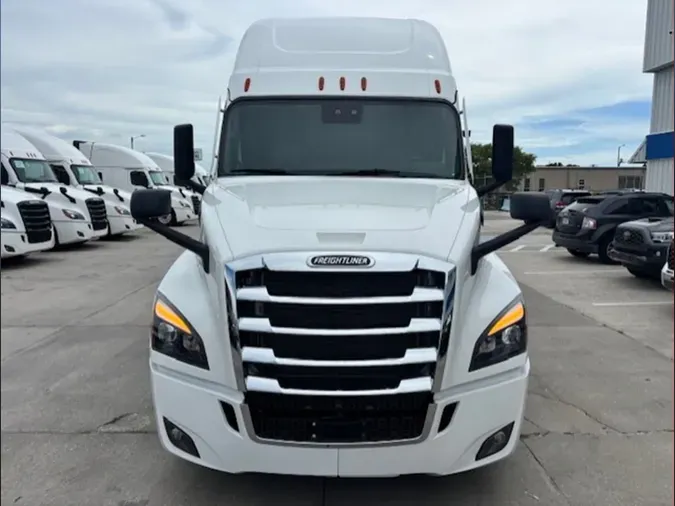 2022 Freightliner Cascadia 126