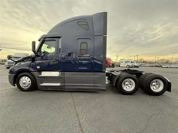 2021 FREIGHTLINER CA126