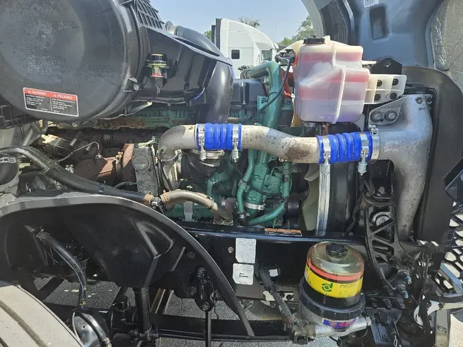 2020 VOLVO VNL64T760