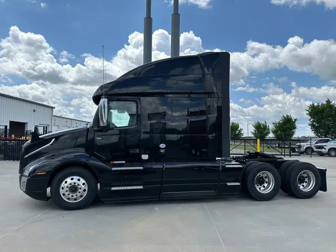 2025 VOLVO VNL64T740