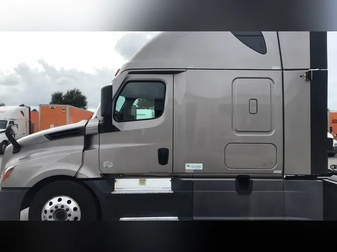 2023 Freightliner Cascadia 126b5297c94e6a1f514ab849a64d7c2133a