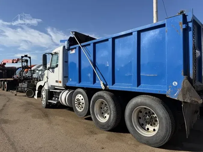 2007 VOLVO VNL64T300