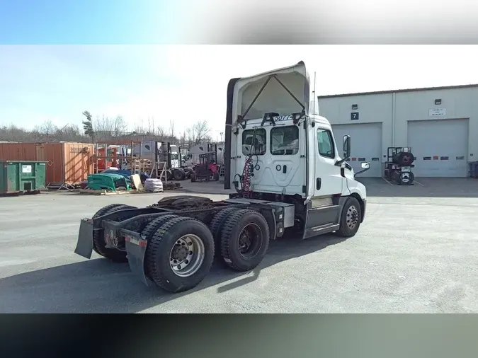 2020 Freightliner Cascadia 126