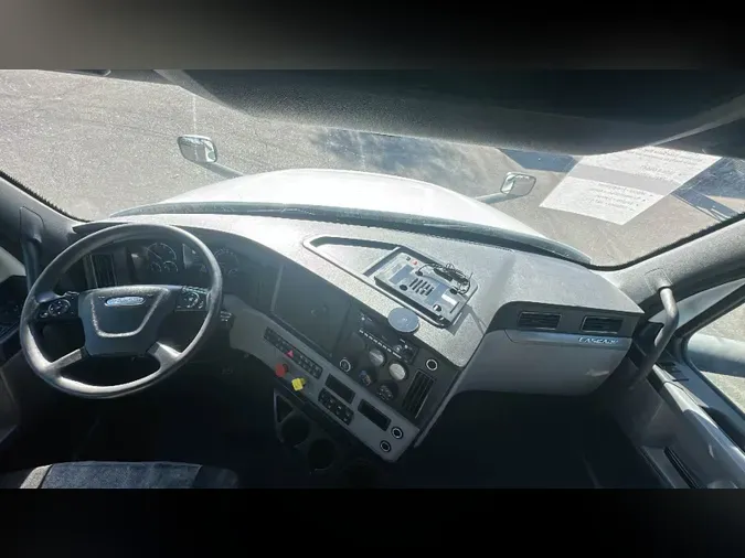 2019 Freightliner Cascadia 126b531af755c7c4f85171f02c8f3715aa2