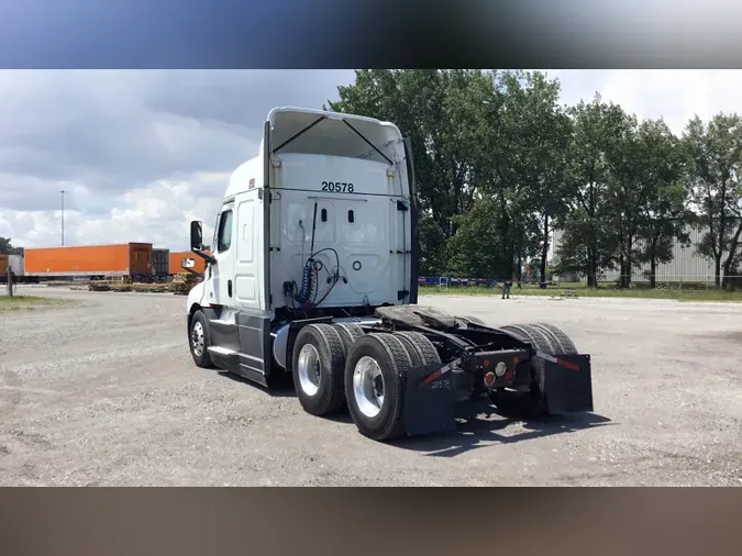 2021 Freightliner Cascadia 126