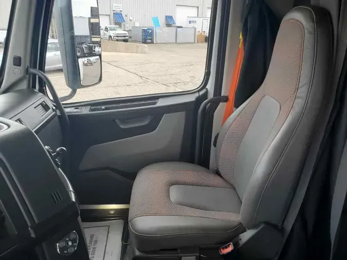 2022 VOLVO VNL64T740