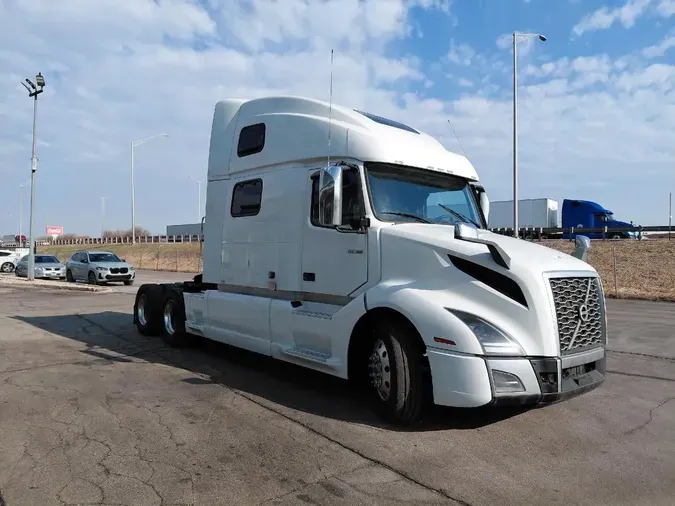 2021 VOLVO VNL64T860