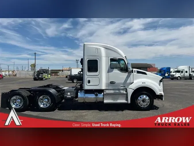 2022 KENWORTH T880