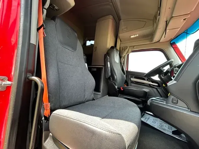 2023 KENWORTH T680