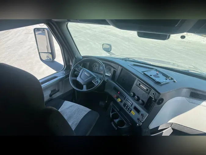 2022 Freightliner Cascadia 126b547f06e3b51cd33bf83d72100351e44