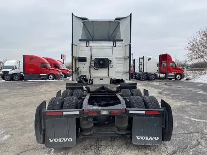 2023 Volvo VNR64T400
