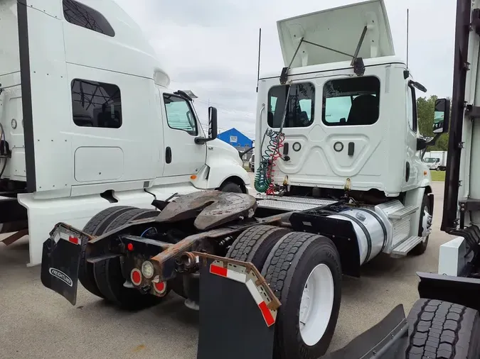 2019 FREIGHTLINER CASCADIA 113b54a394fba89d8afe6d87fc38d50e680
