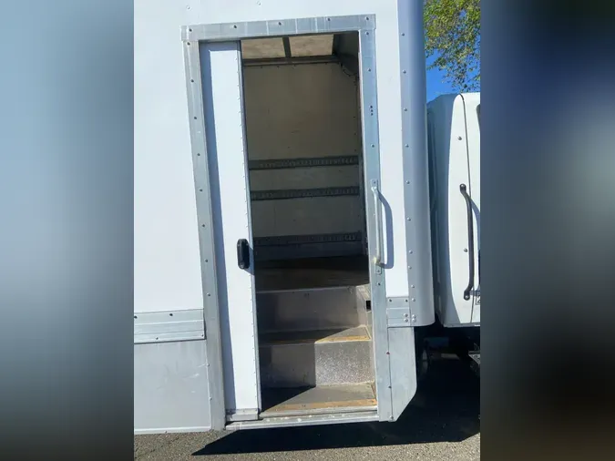 2019 NAVISTAR INTERNATIONAL 4300 SBA