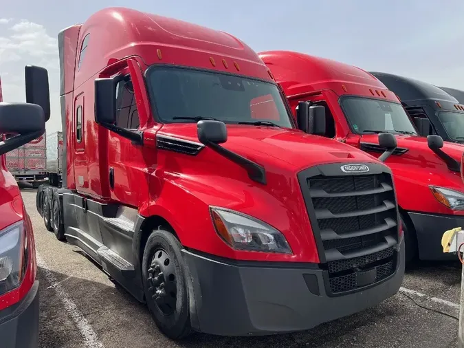 2022 FREIGHTLINER Cascadia 126