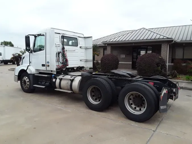 2017 VOLVO VNL64TRACTOR