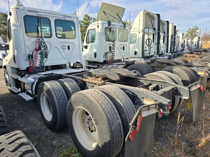 2018 FREIGHTLINER/MERCEDES CASCADIA 125