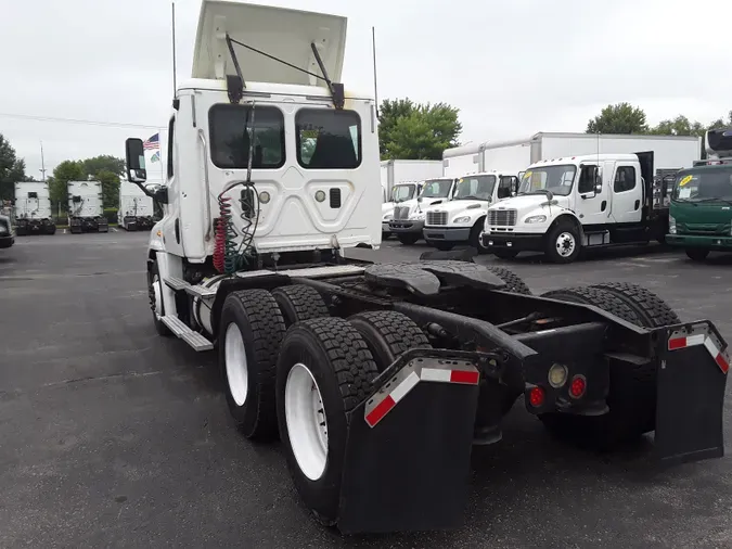 2016 FREIGHTLINER/MERCEDES CASCADIA 125