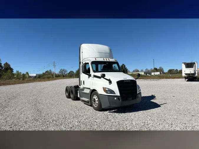 2019 Freightliner Cascadia 126b5573686e40a4280c44b090c05826adf