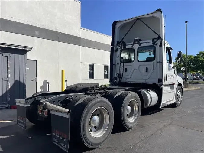 2018 FREIGHTLINER CASCADEVO1