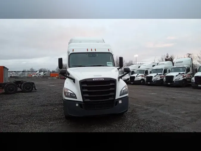 2021 Freightliner Cascadia 126b55c12c5b78e52554b6a1dc2237f265c