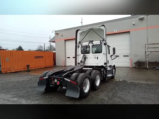 2020 Freightliner Cascadia 126