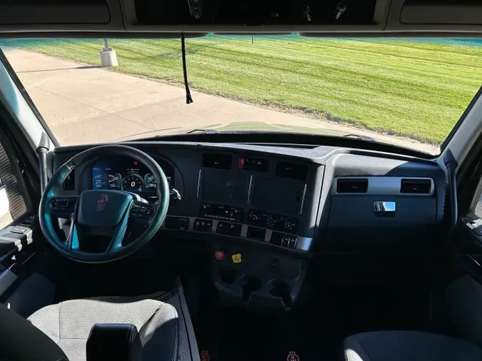 2022 Kenworth T680b565e7d327ee893d498b941d2e12aa8f