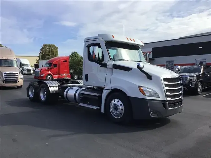 2020 FREIGHTLINER CA126