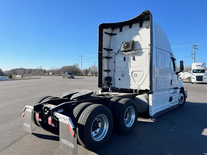 2025 Freightliner New Cascadia