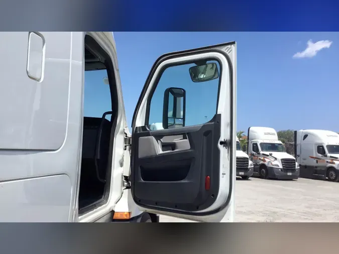 2020 Freightliner Cascadia 126