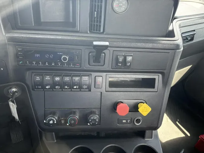 2022 International LT625