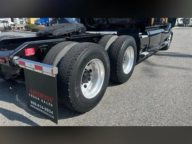 2020 VOLVO VNL760