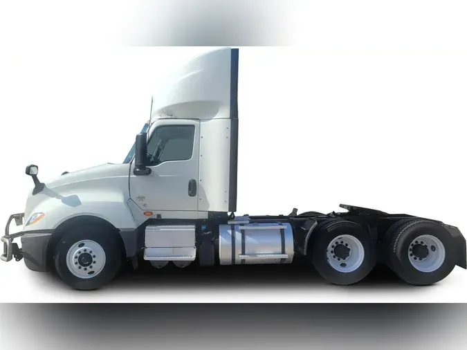 2021 International LT625b57a8f34d361812fd3540d593e20f6c5