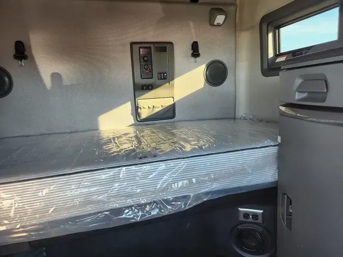 2023 VOLVO VNL64T760
