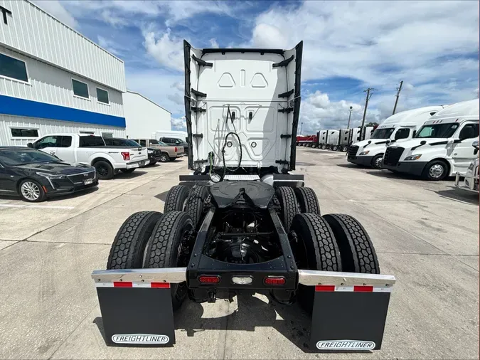 2023 Freightliner Cascadia 126
