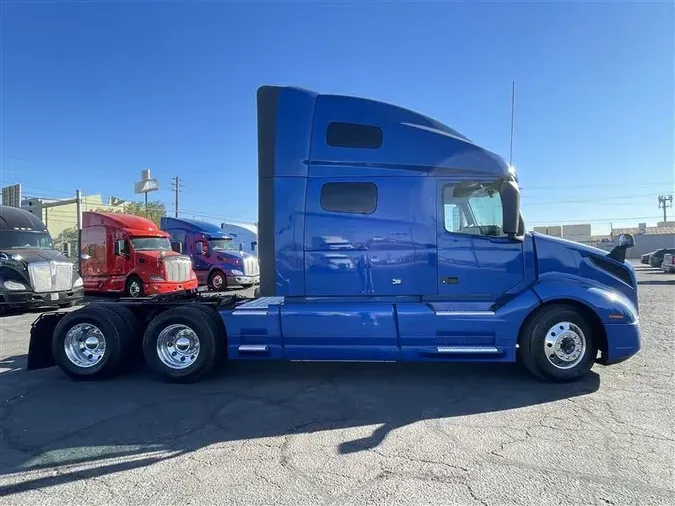 2020 VOLVO VNL760