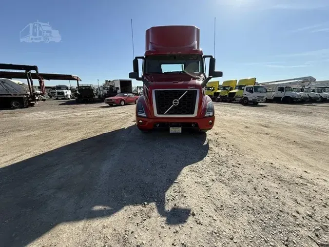 2020 VOLVO VNR64T300