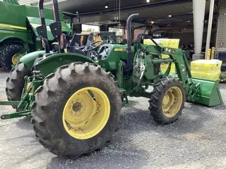 2017 John Deere 5065E
