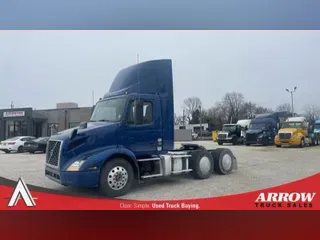 2020 VOLVO VNR300