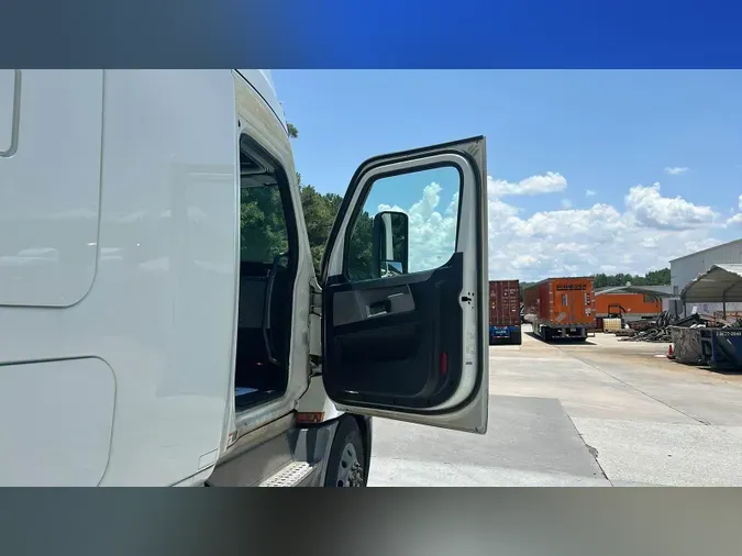 2022 Freightliner Cascadia 126