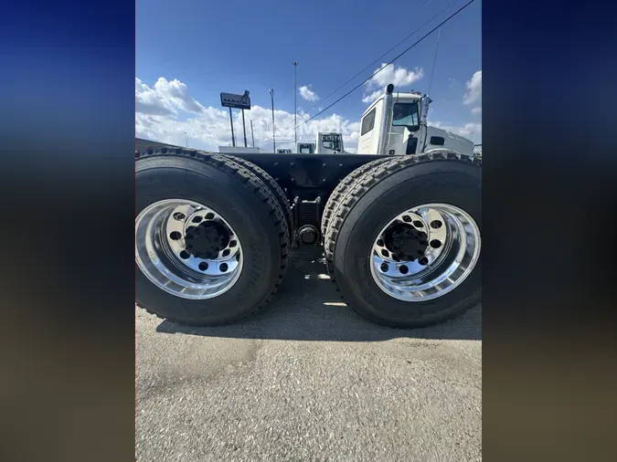  MACK GR64B