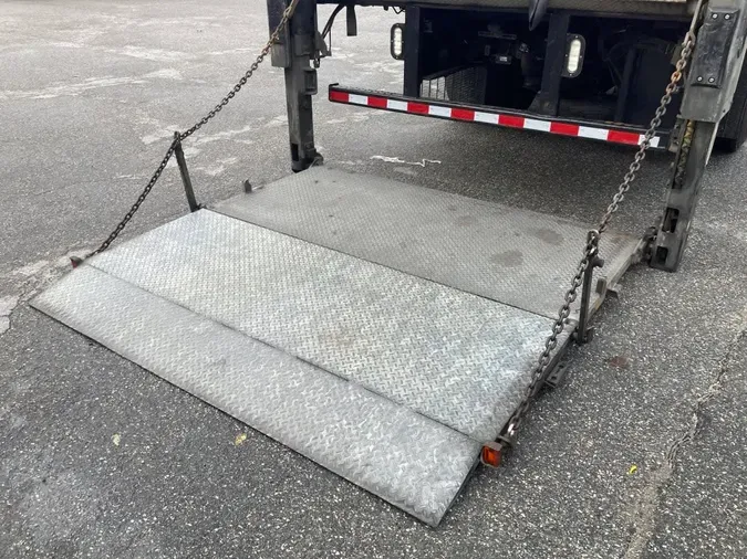 2017 FREIGHTLINER/MERCEDES M2 106