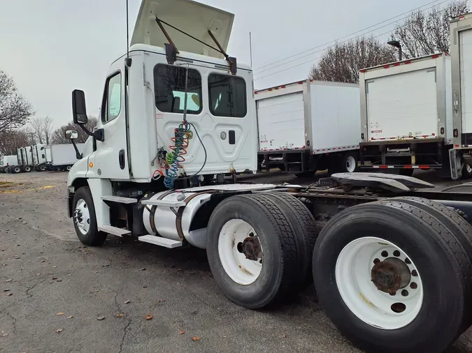 2016 FREIGHTLINER/MERCEDES CASCADIA 125