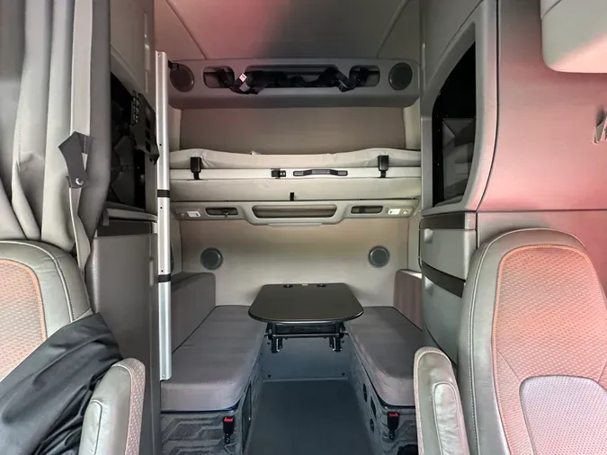 2023 Volvo VNL64T860