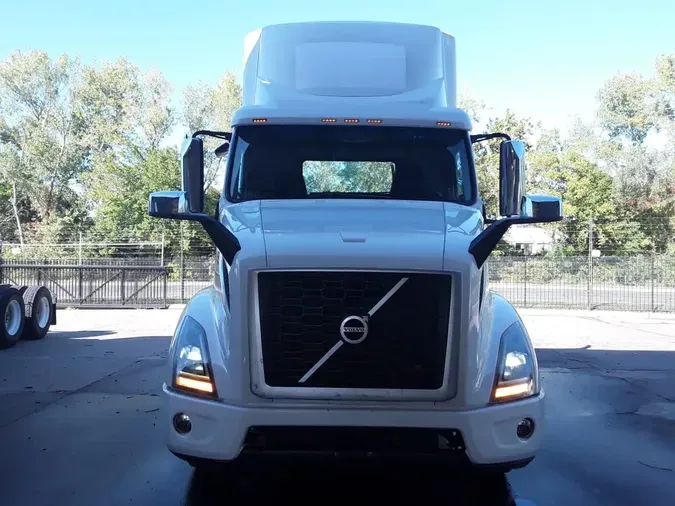 2019 VOLVO VNR42T 300